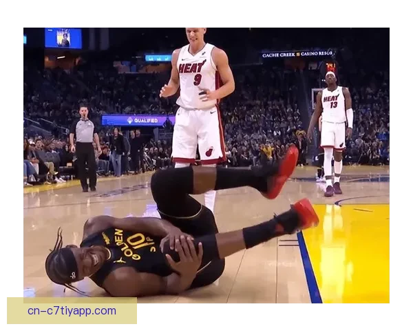 勇士大胜热火库里两双巴特勒伤退 勇士大胜热火库里两双巴特勒伤退