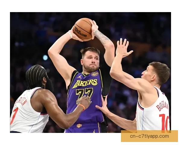 湖人终结76人里夫斯35分东契奇伤退