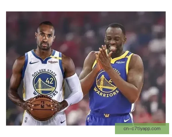 勇士险胜火箭格林霍福德发力